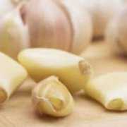 garlic-antifungal2-400×209 Group of garlic cloves
